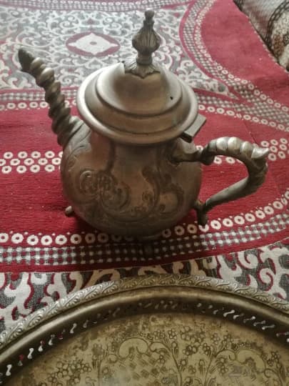إبريق شاي نحاسي مطلي فضة انتيك من تراث المغربي العريق منقوش يدويا auction image